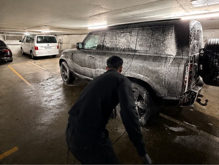 AutoWash Duo bei der sorgfältigen Handwäsche vor Ort