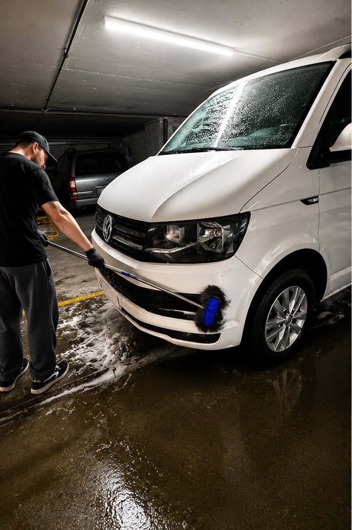 AutoWash Duo bei der Fahrzeugreinigung vor Ort
